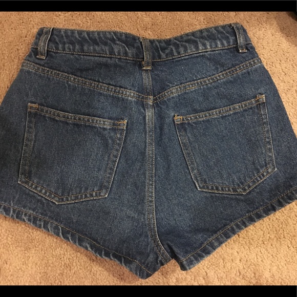 H&M Rose-embroidered High Rise shorts! - Picture 2 of 4